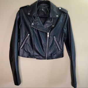 FOREVER 21 CROPPED LEATHER JACKET